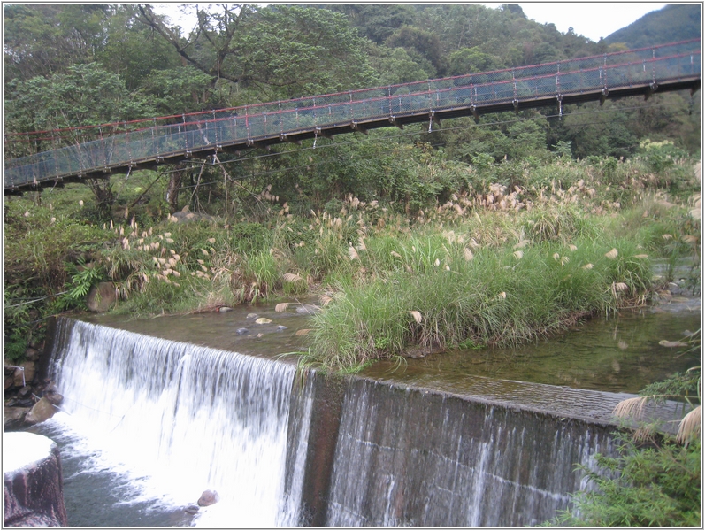 2012-12-01 16-36-11大雪山社區吊橋.JPG